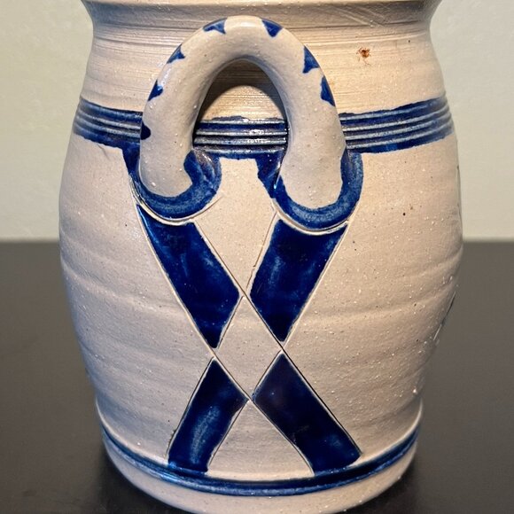 Vtg Williamsburg Pottery Double-Handled Salt Glaze Crock w/ Cobalt Blue Designs - Picture 9 of 16